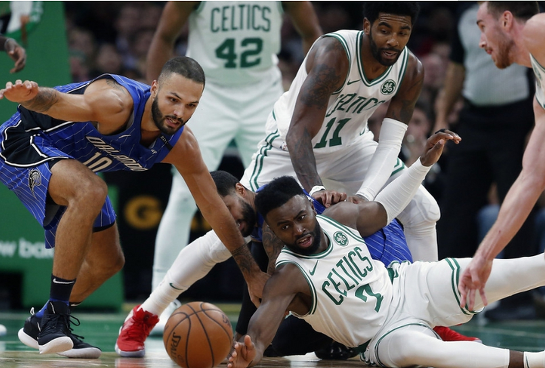 波士顿凯尔特人内部会议纪要流出:赛后强势反弹,欧联使命明确,轮换策略成焦点的简单介绍 波士顿凯尔特人内部会议纪要流出:赛后强势反弹,欧联使命明确,轮换策略成焦点的简单介绍